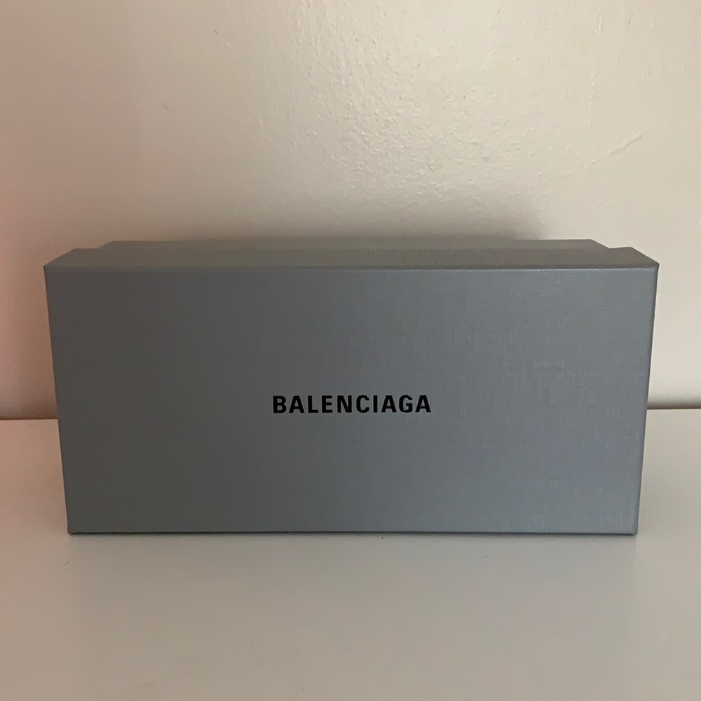 BALENCIAGA box w/silk paper - Small/Medium